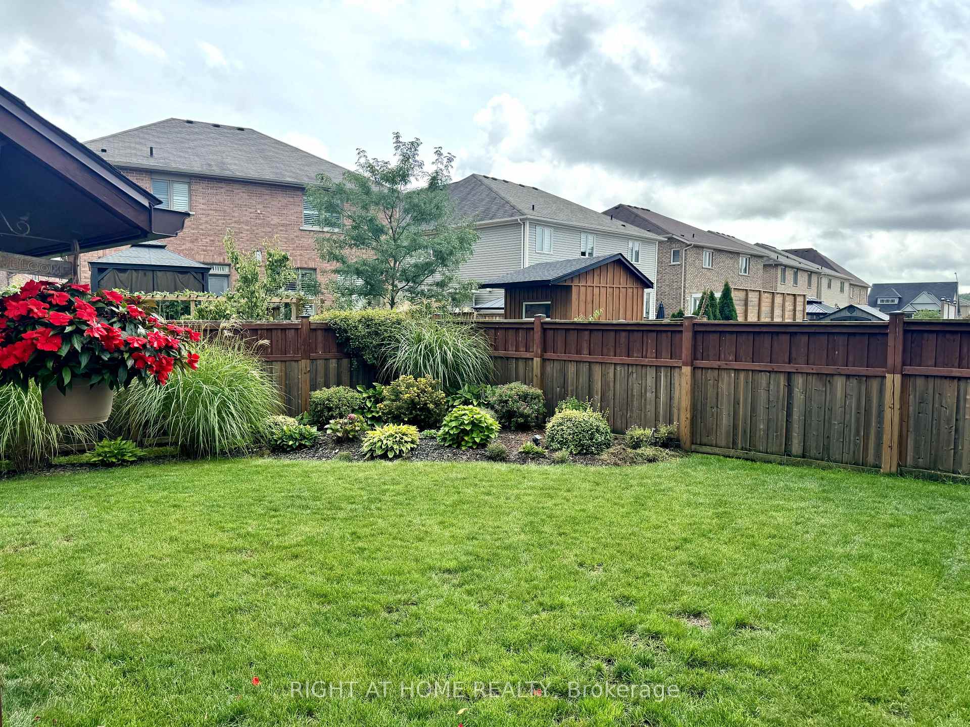 Photo 31 of 7650 Butternut Boulevard, Niagara Falls, Brown — HOMEH