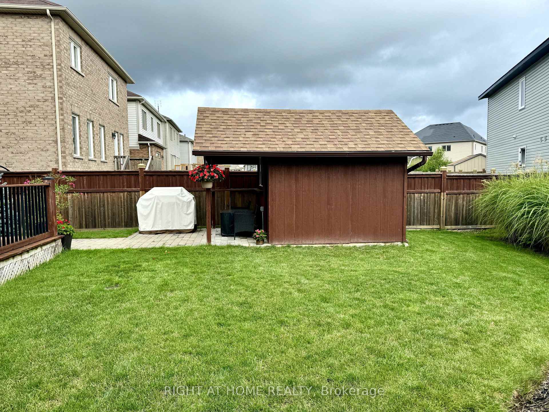 Photo 32 of 7650 Butternut Boulevard, Niagara Falls, Brown — HOMEH