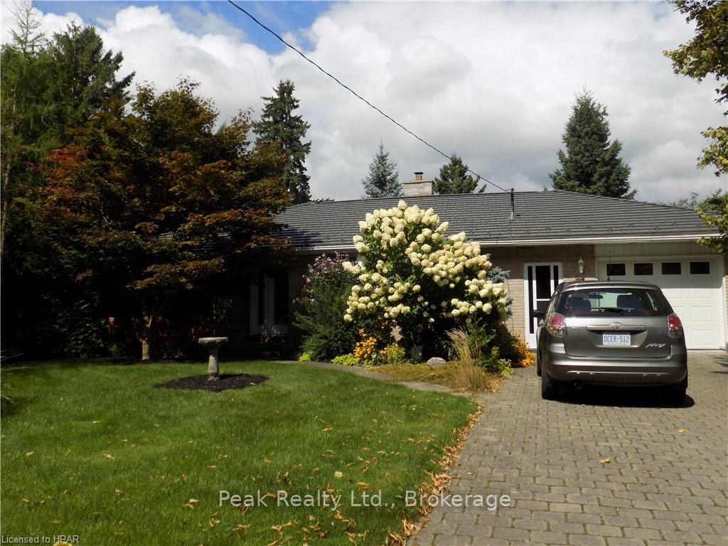 Front of 835 York Avenue N