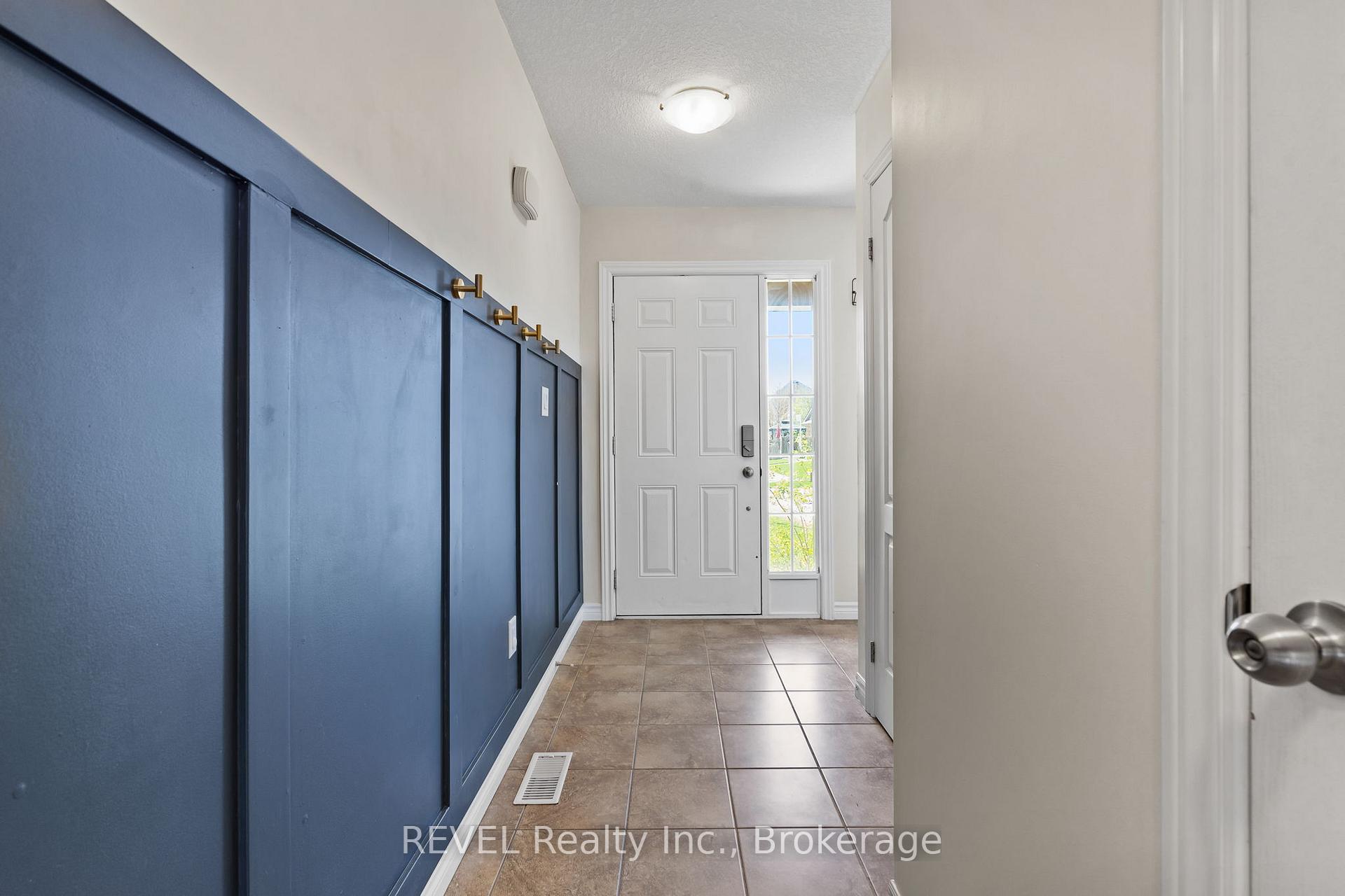 Photo 3 of 72 Abbott Place, Pelham, Fonthill — HOMEH