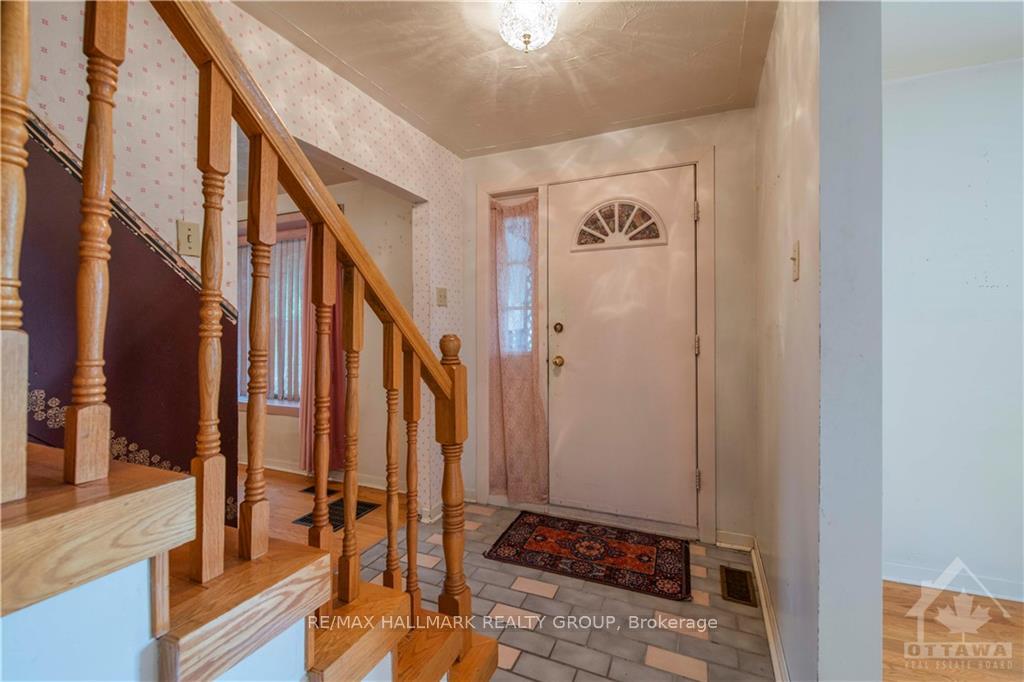 Photo 3 of 48 Queen Mary Street, Ottawa, Overbrook — HOMEH