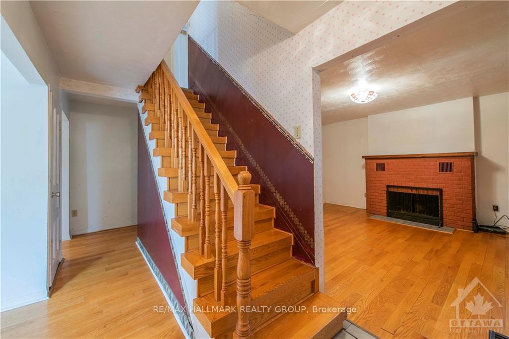 Photo 4 of 48 Queen Mary Street, Ottawa, Overbrook — HOMEH