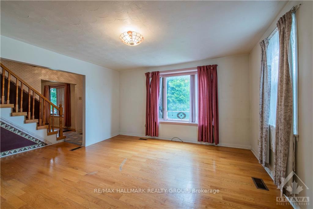 Photo 5 of 48 Queen Mary Street, Ottawa, Overbrook — HOMEH
