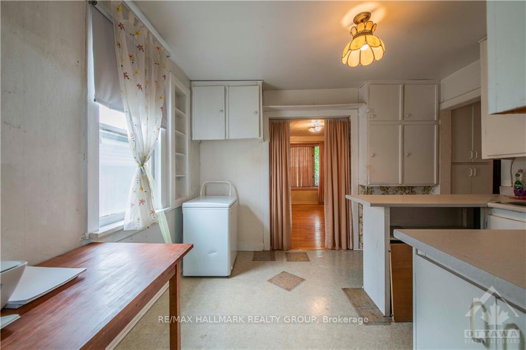 Photo 11 of 48 Queen Mary Street, Ottawa, Overbrook — HOMEH