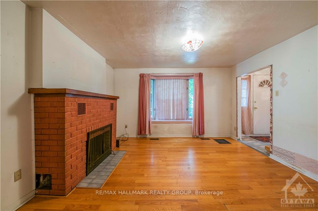 Photo 12 of 48 Queen Mary Street, Ottawa, Overbrook — HOMEH