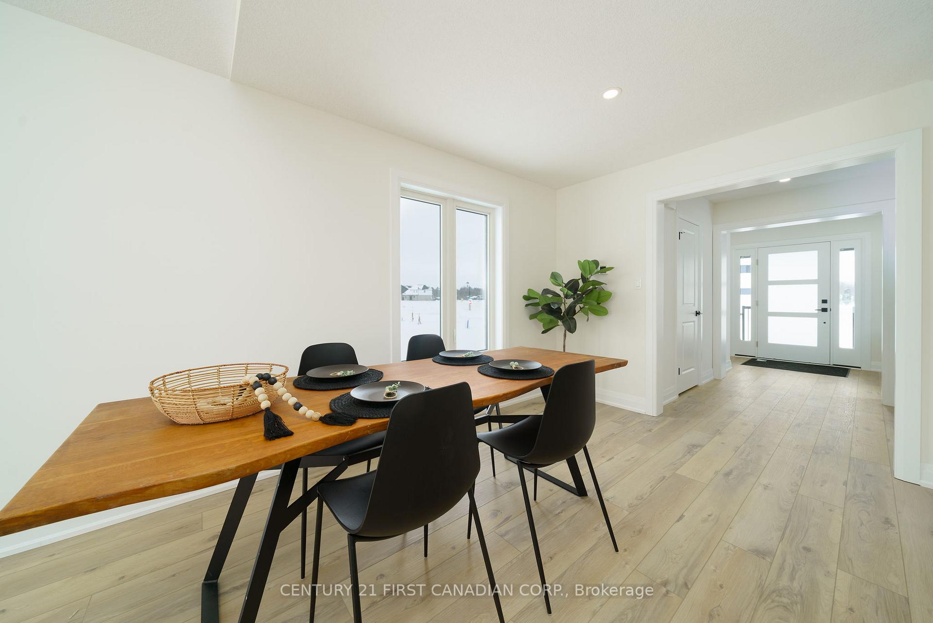Photo 9 of 62 Postma Crescent, North Middlesex, Alisa Craig — HOMEH