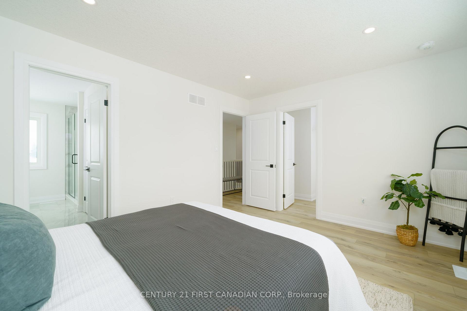 Photo 16 of 62 Postma Crescent, North Middlesex, Alisa Craig — HOMEH