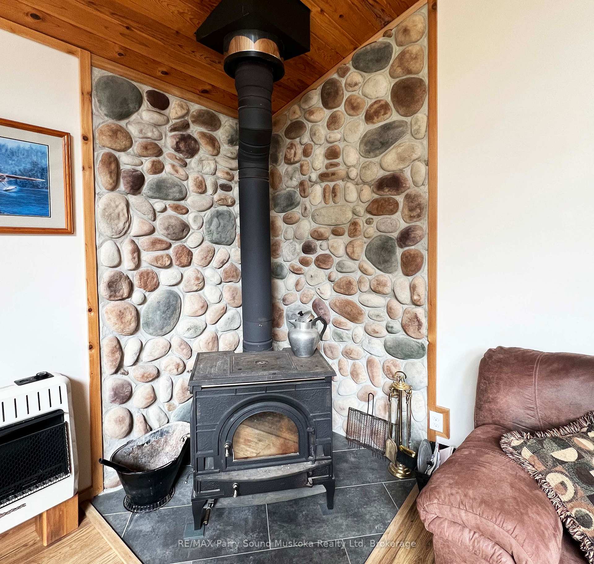 Photo 8 of 994 Toad Lake, Parry Sound Remote Area, Wilson — HOMEH