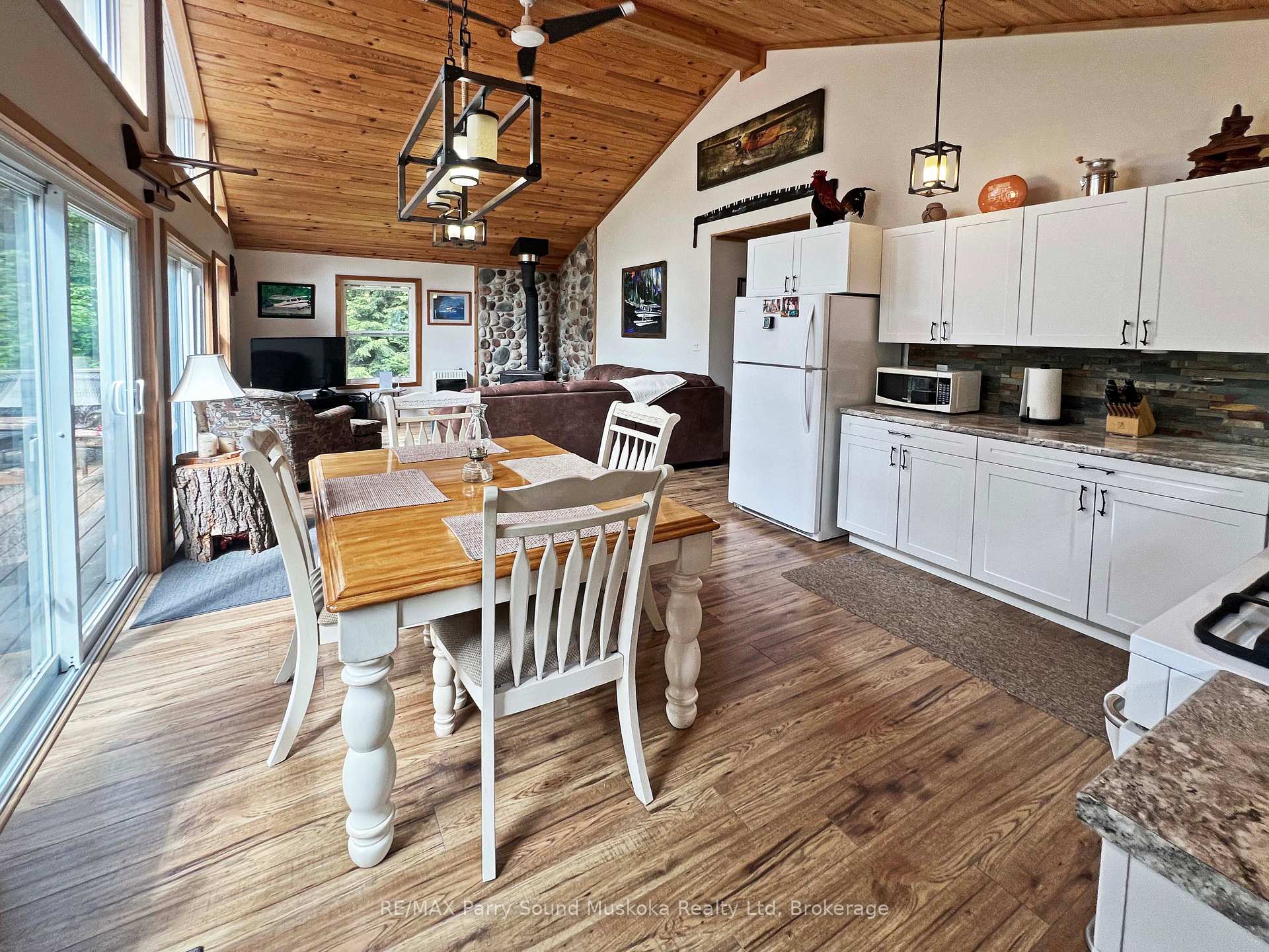 Photo 13 of 994 Toad Lake, Parry Sound Remote Area, Wilson — HOMEH