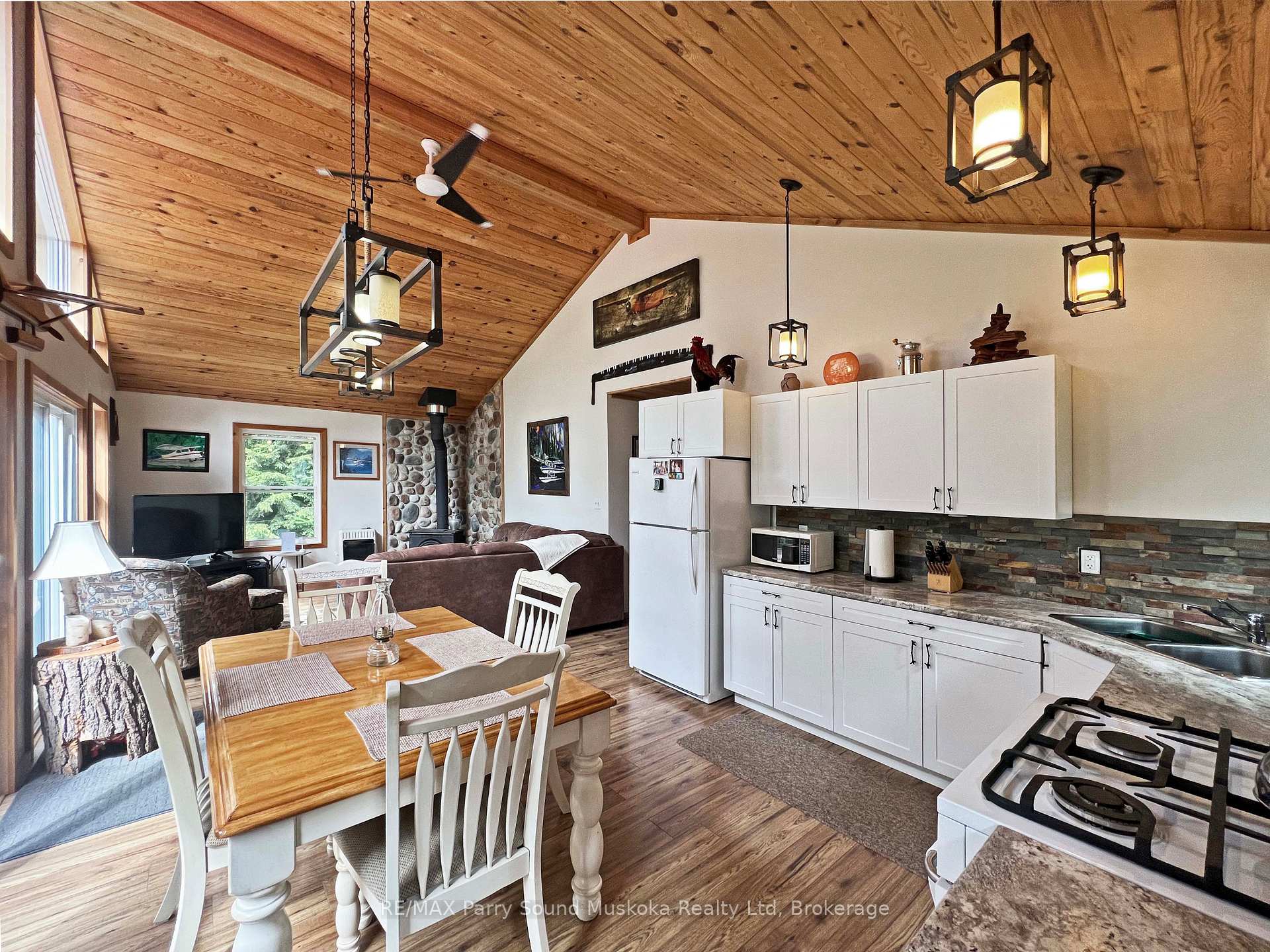 Photo 15 of 994 Toad Lake, Parry Sound Remote Area, Wilson — HOMEH