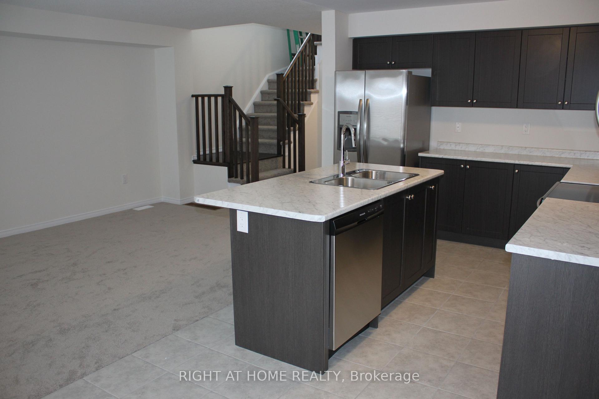 Photo 4 of 7730 White Pine Crescent, Niagara Falls, Brown — HOMEH
