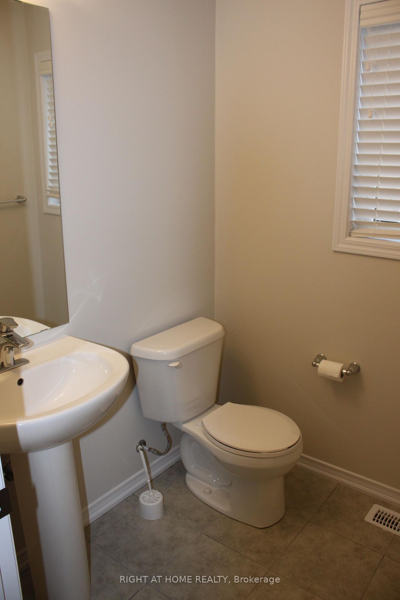 Photo 7 of 7730 White Pine Crescent, Niagara Falls, Brown — HOMEH
