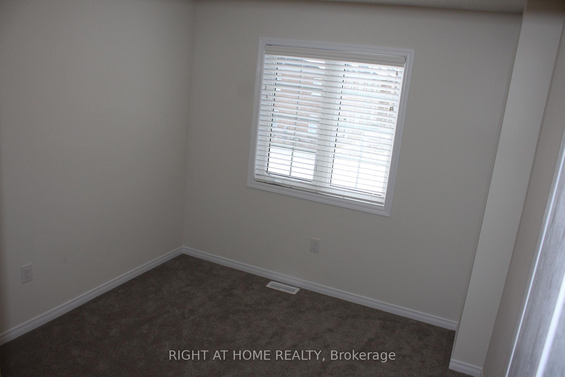 Photo 15 of 7730 White Pine Crescent, Niagara Falls, Brown — HOMEH