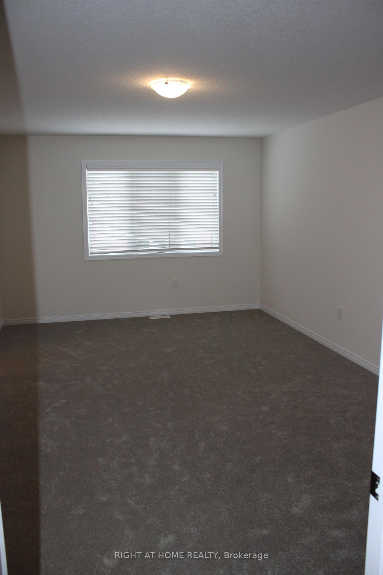 Photo 17 of 7730 White Pine Crescent, Niagara Falls, Brown — HOMEH