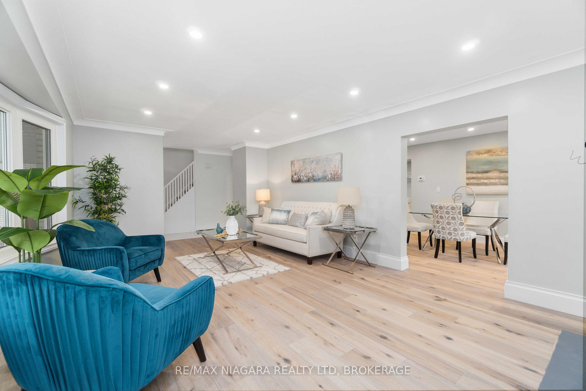 Photo 4 of 7159 Mccoll Drive, Niagara Falls, Casey — HOMEH