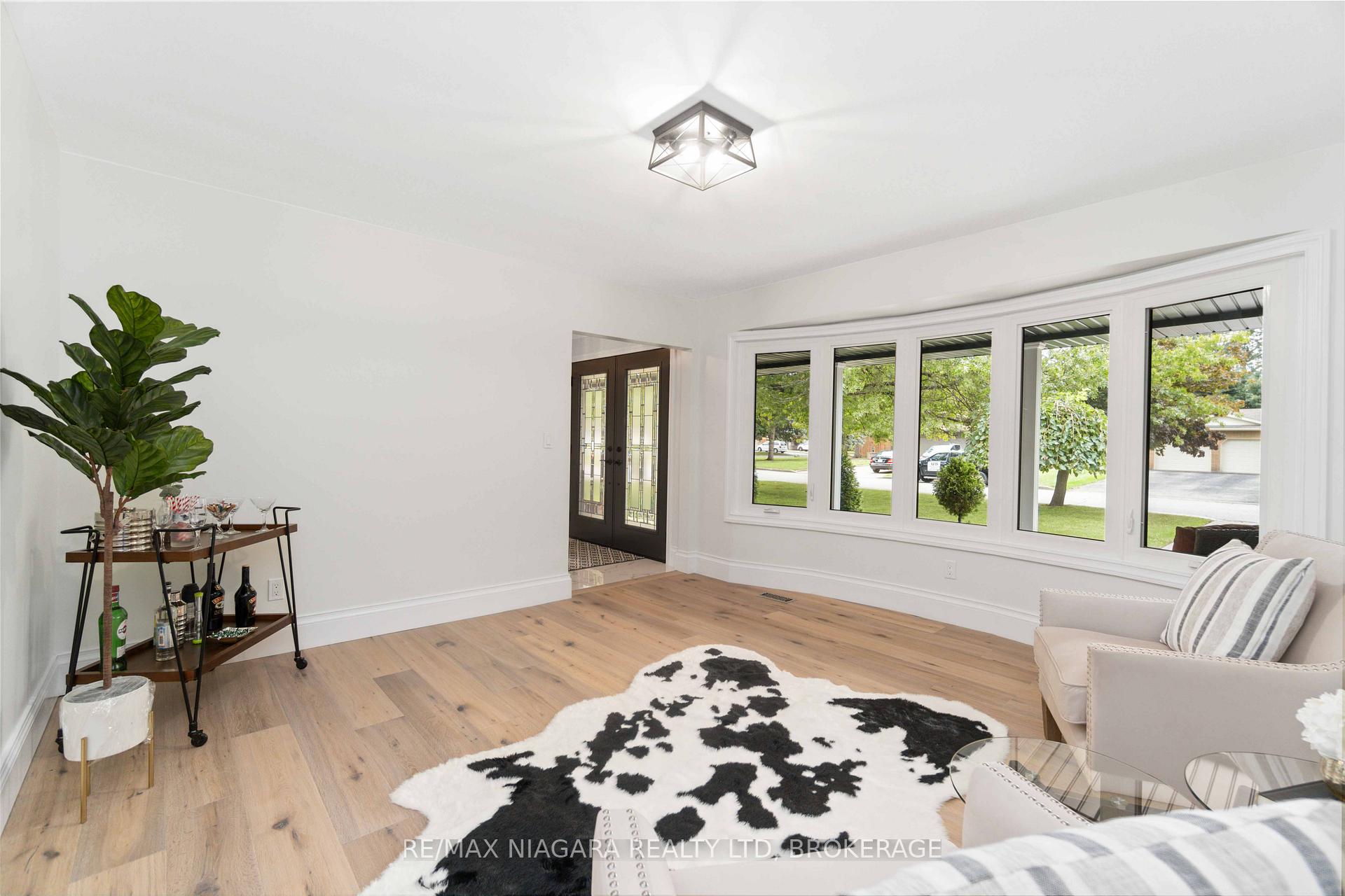 Photo 6 of 7159 Mccoll Drive, Niagara Falls, Casey — HOMEH