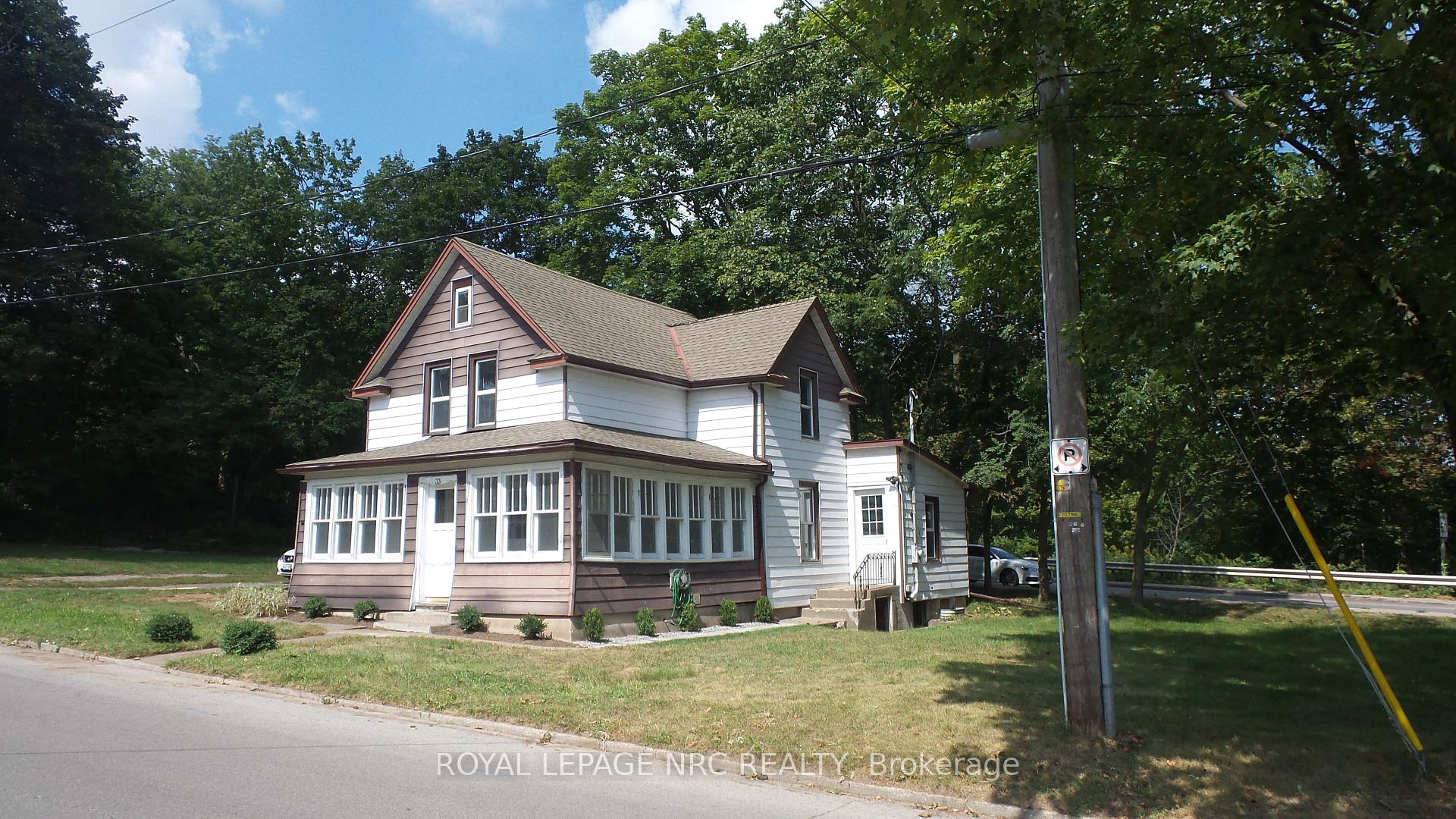 Photo 2 of 33 Canboro Road, Pelham, Fonthill — HOMEH