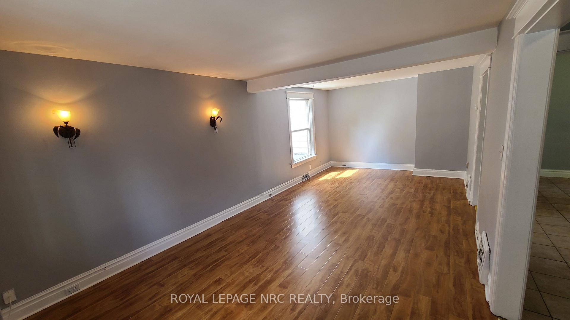 Photo 3 of 33 Canboro Road, Pelham, Fonthill — HOMEH