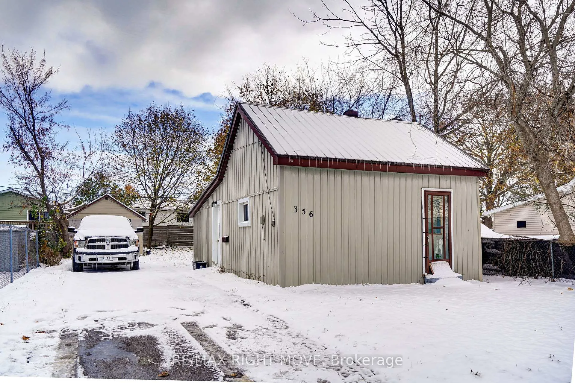 Photo 2 of 356 East Street E, Orillia — HOMEH
