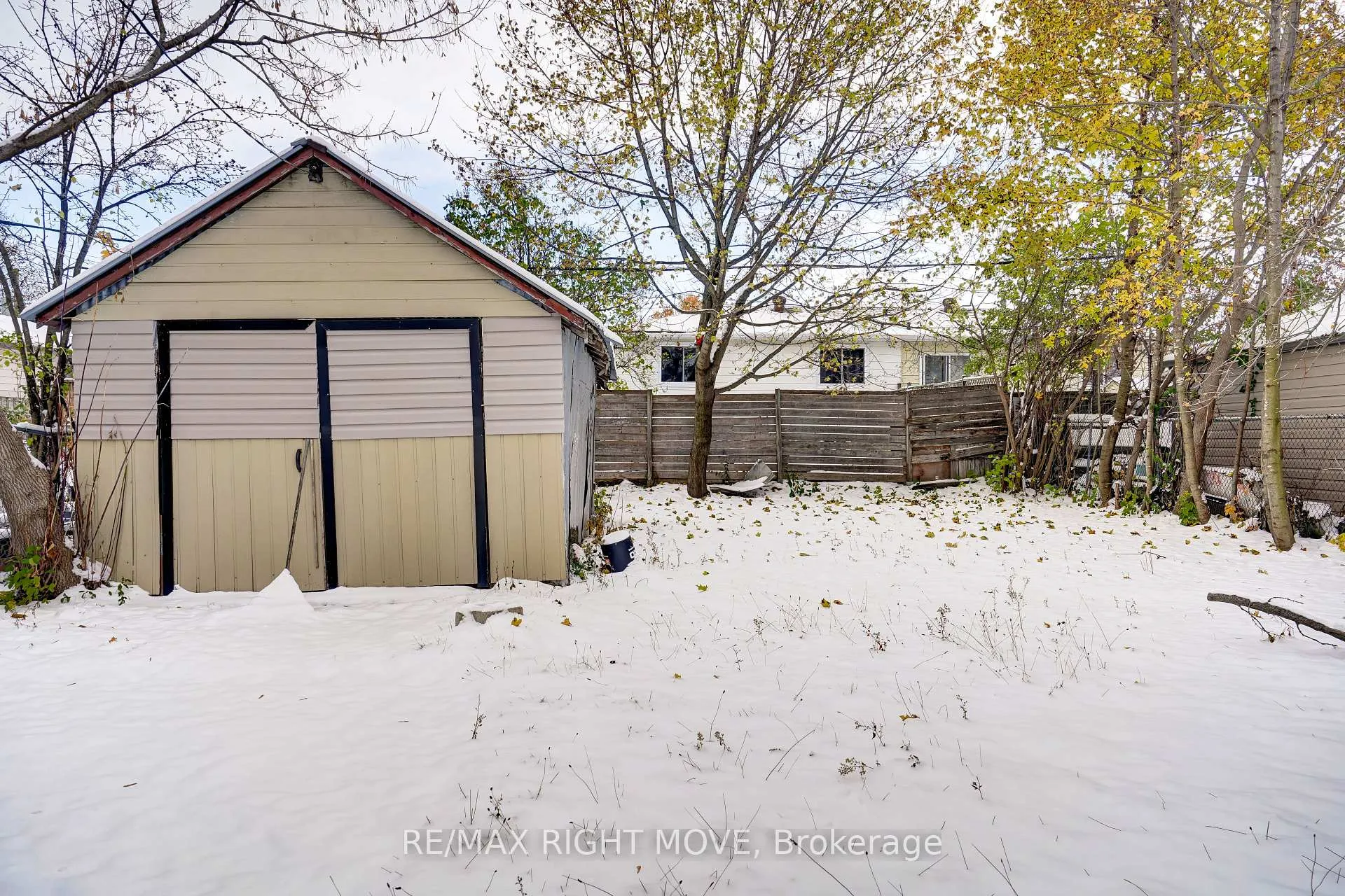 Photo 3 of 356 East Street E, Orillia — HOMEH