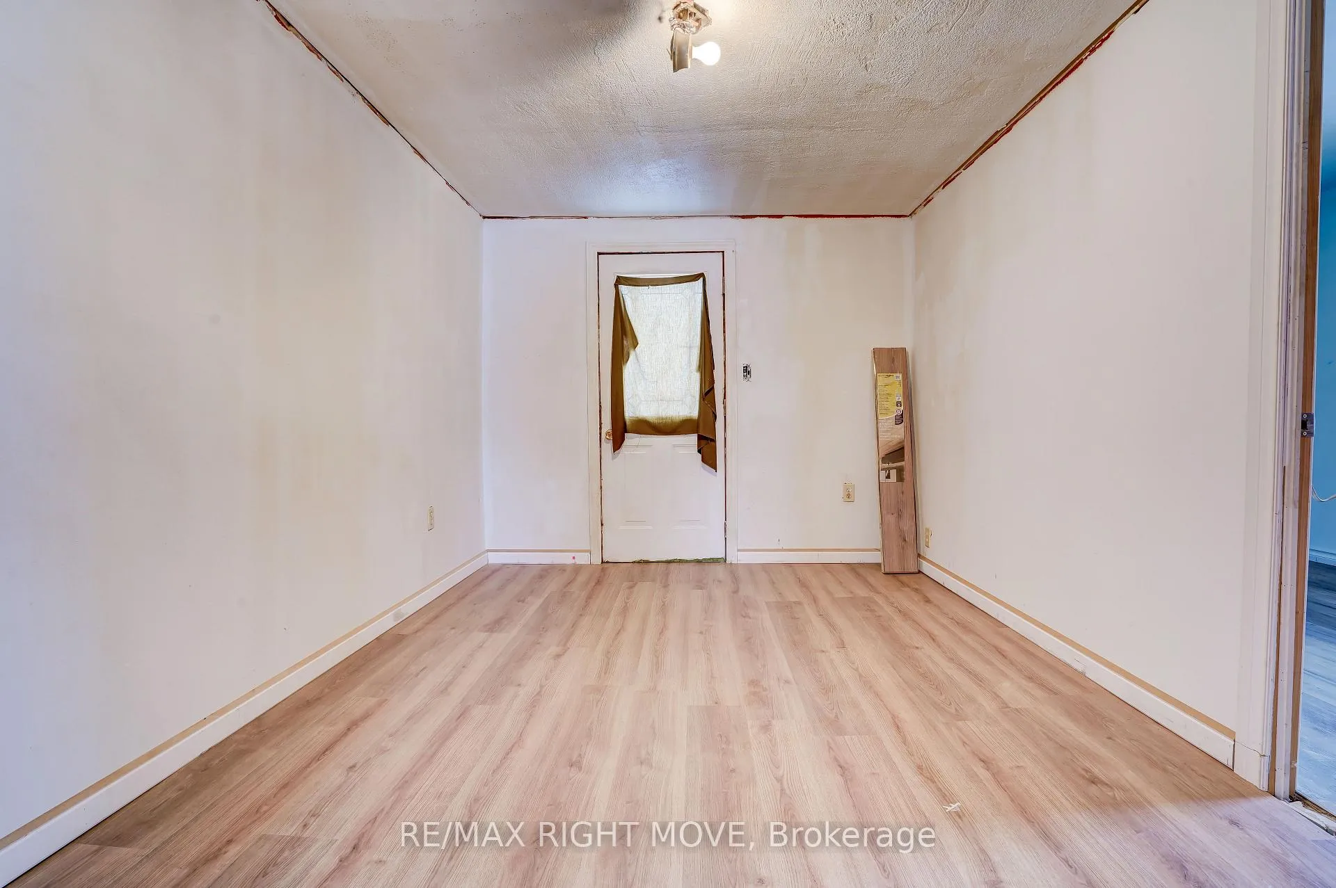Photo 8 of 356 East Street E, Orillia — HOMEH