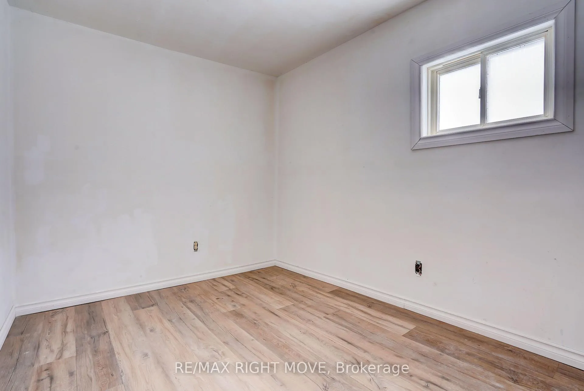 Photo 9 of 356 East Street E, Orillia — HOMEH