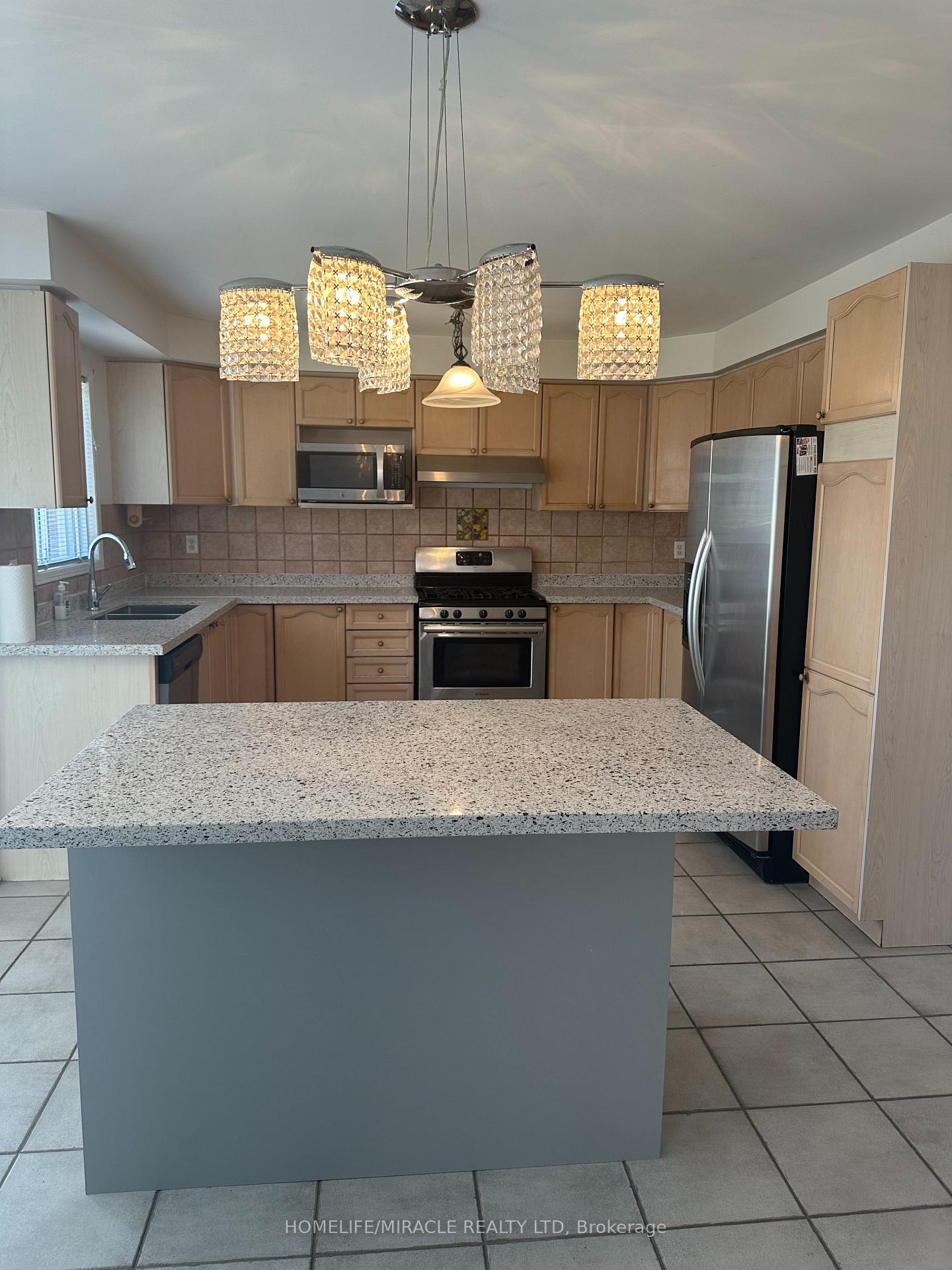 Photo 5 of 6073 Maple Gate Circle, Mississauga, Lisgar — HOMEH