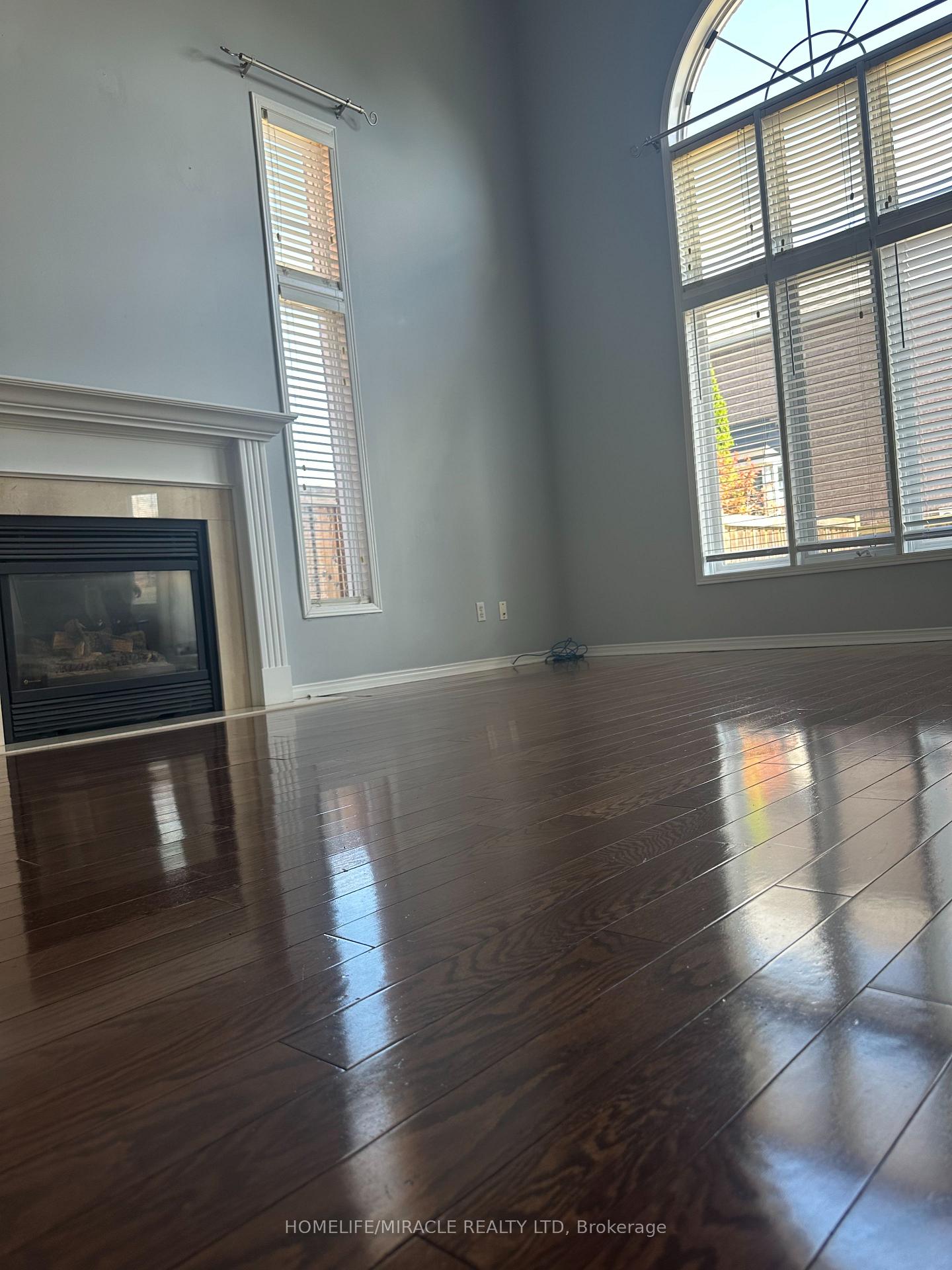 Photo 8 of 6073 Maple Gate Circle, Mississauga, Lisgar — HOMEH