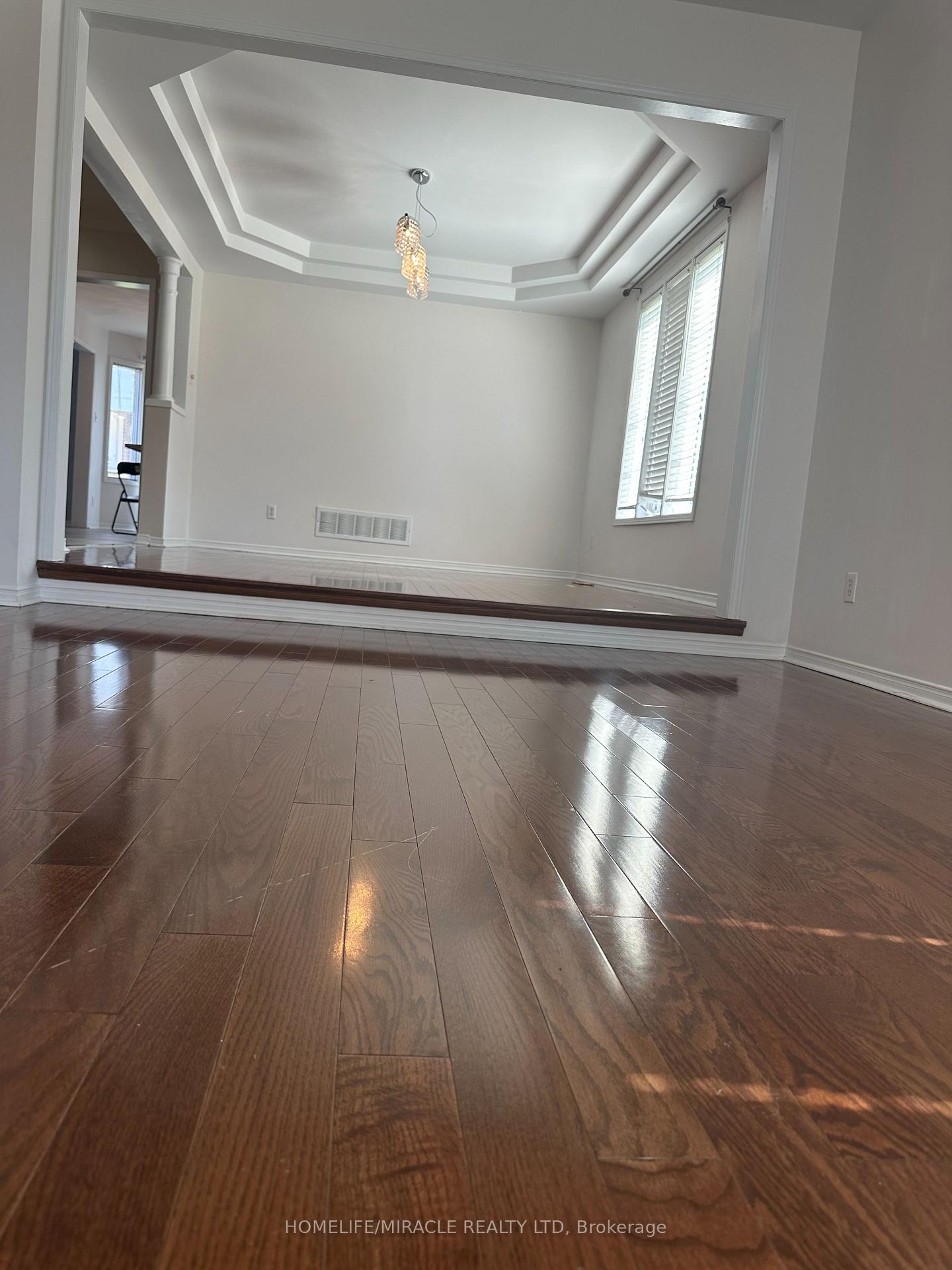 Photo 9 of 6073 Maple Gate Circle, Mississauga, Lisgar — HOMEH