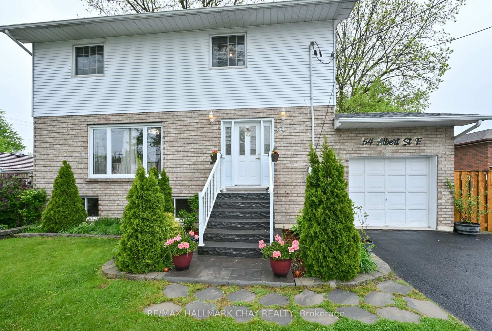 Photo 3 of 54 Albert Street E, New Tecumseth, Alliston — HOMEH