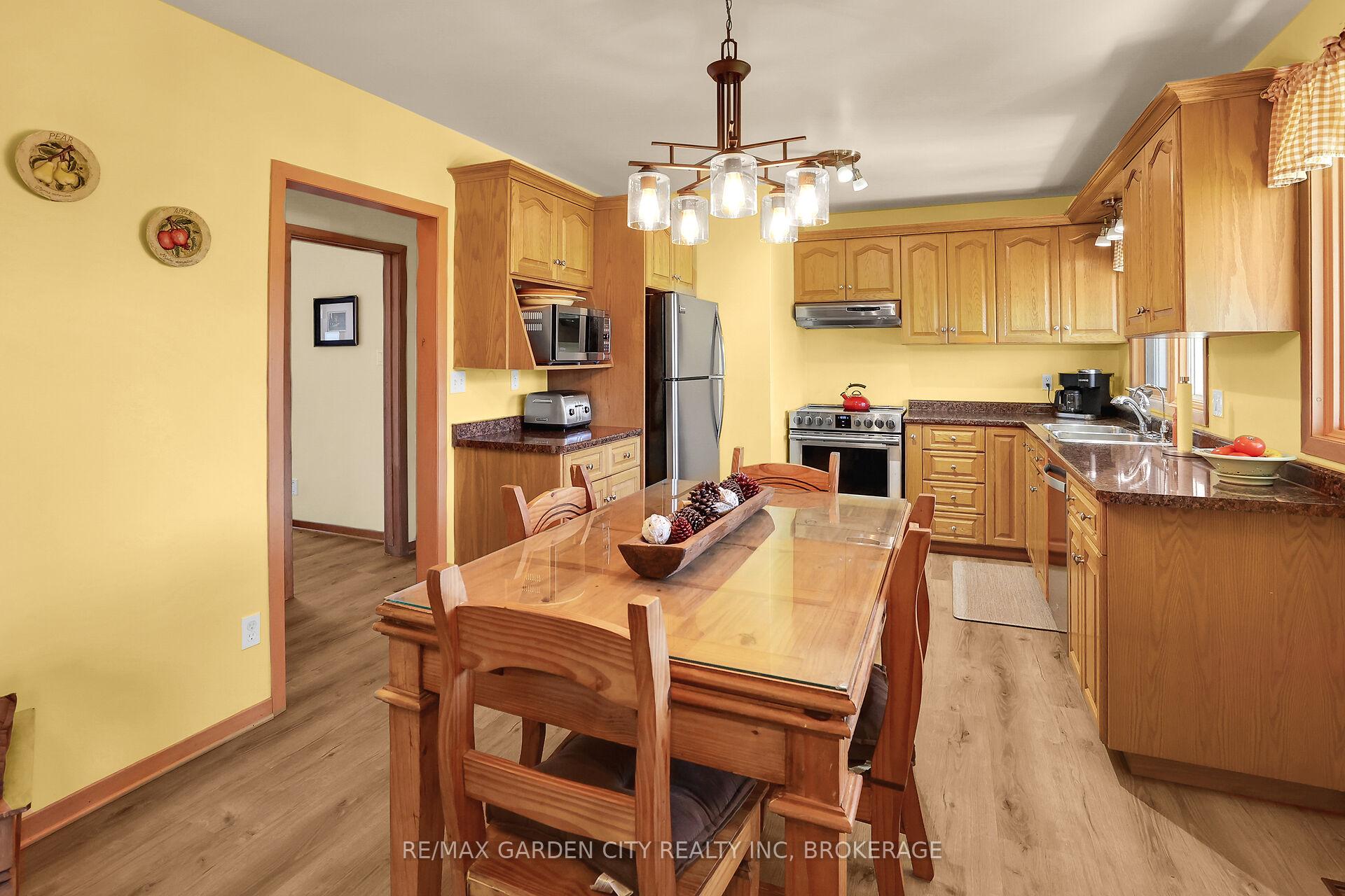 Photo 10 of 905 Canboro Road, Pelham, Fenwick — HOMEH