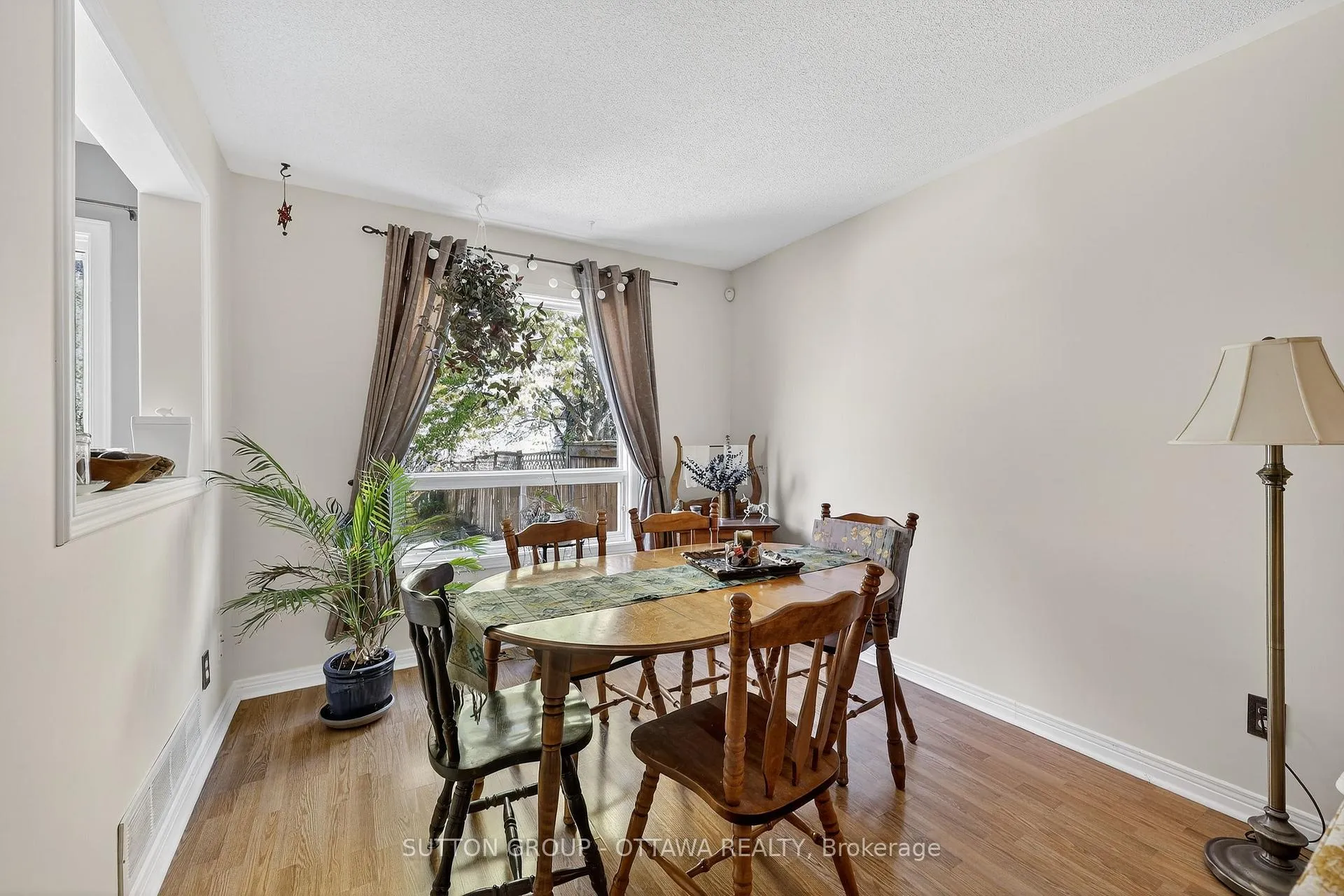 Photo 12 of 1473 Launay Avenue, Ottawa, Fallingbrook/Pineridge — HOMEH