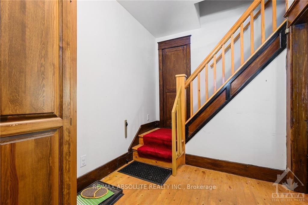 Photo 5 of 114 Queen Mary Street, Ottawa, Overbrook/Castle Heights — HOMEH