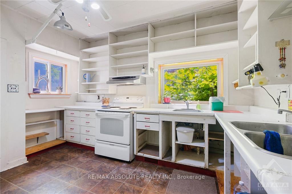 Photo 6 of 114 Queen Mary Street, Ottawa, Overbrook/Castle Heights — HOMEH