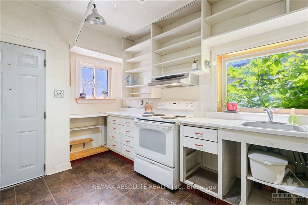Photo 7 of 114 Queen Mary Street, Ottawa, Overbrook/Castle Heights — HOMEH