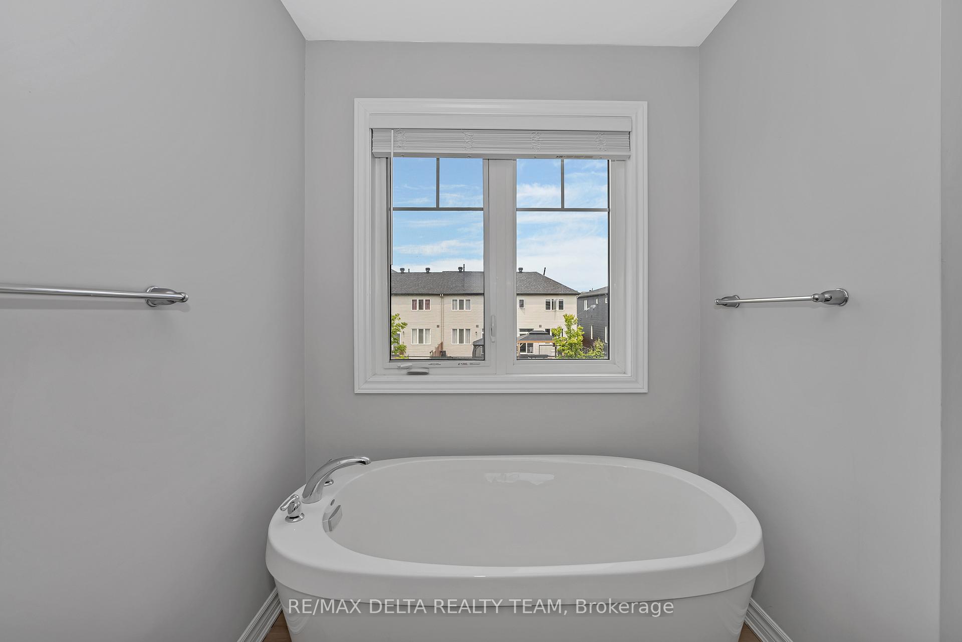 Photo 18 of 237 Willow Aster Circle, Ottawa, Avalon West — HOMEH
