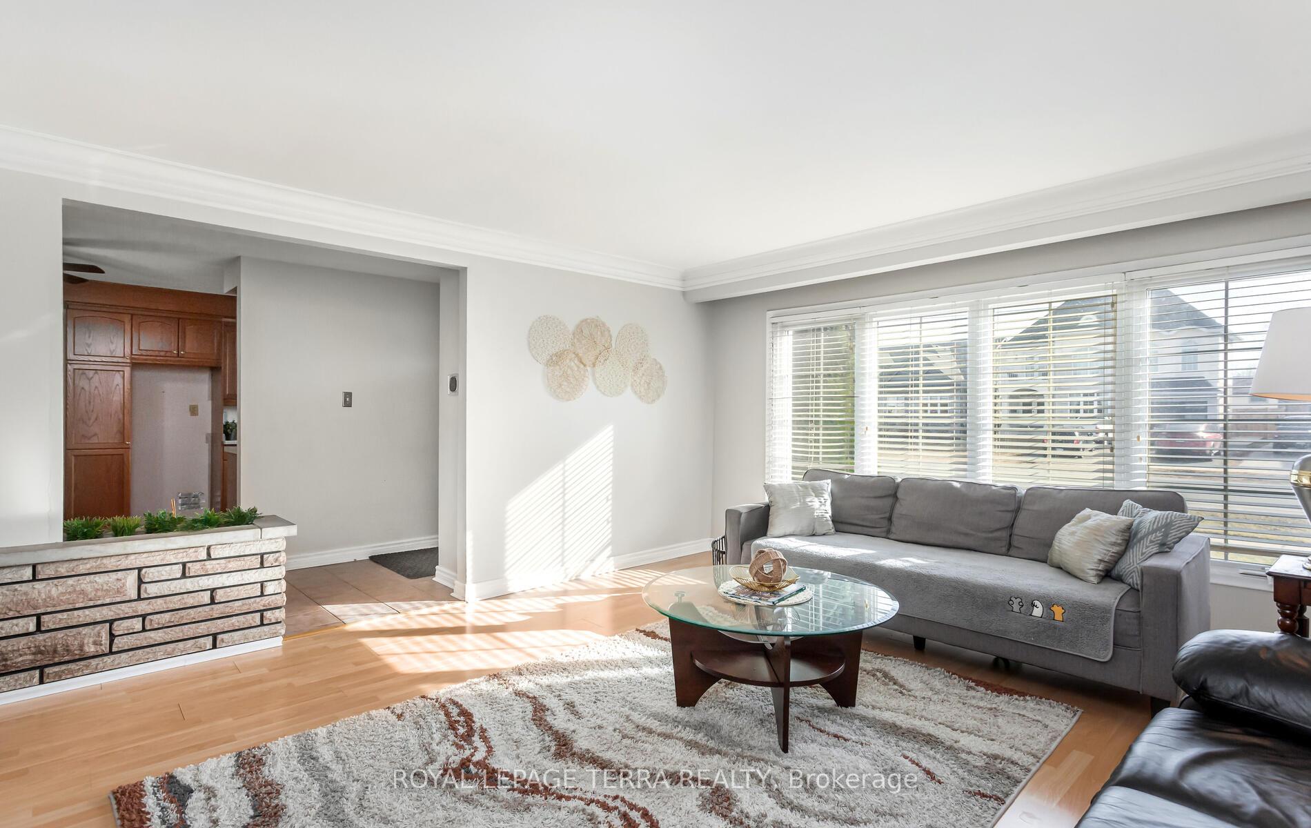 Photo 4 of 6267 Montrose Road, Niagara Falls, West Wood — HOMEH