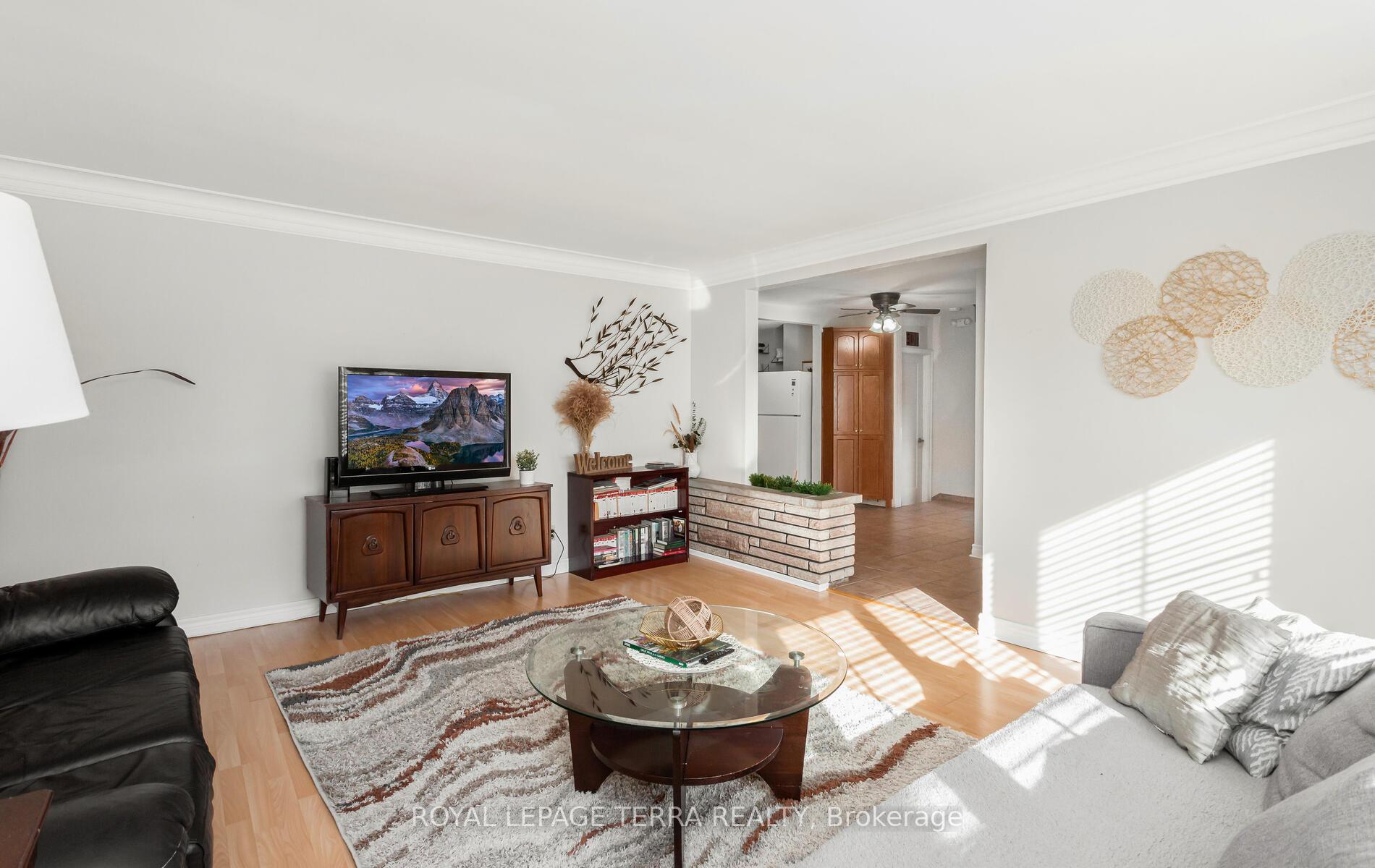 Photo 6 of 6267 Montrose Road, Niagara Falls, West Wood — HOMEH
