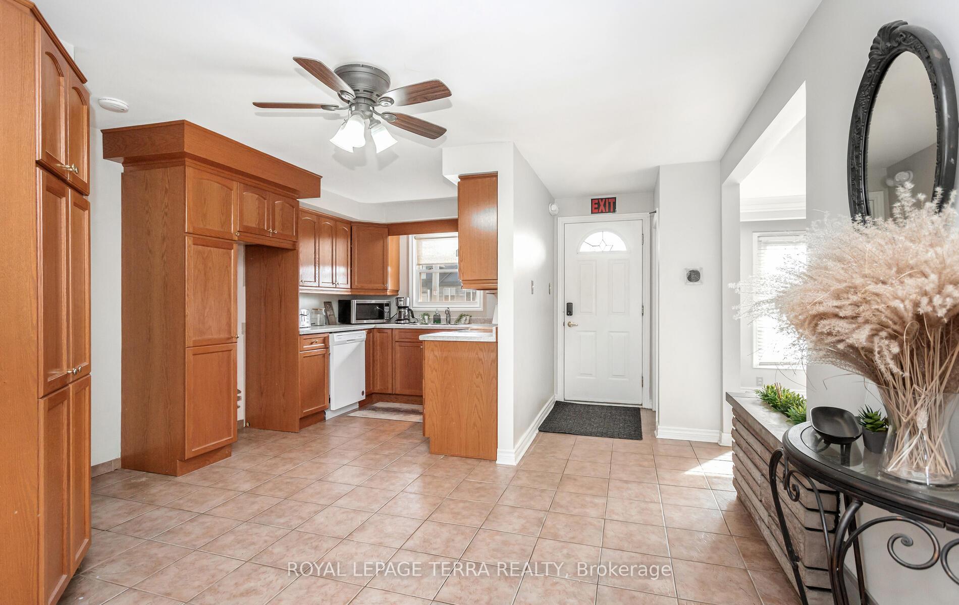 Photo 7 of 6267 Montrose Road, Niagara Falls, West Wood — HOMEH