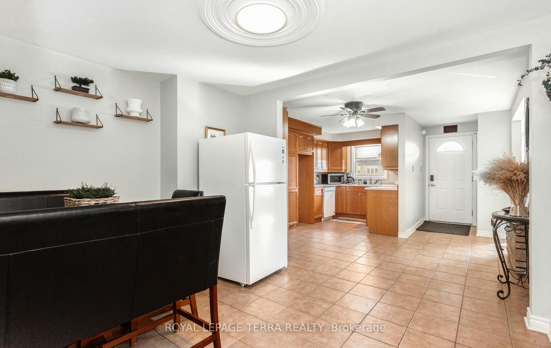 Photo 9 of 6267 Montrose Road, Niagara Falls, West Wood — HOMEH
