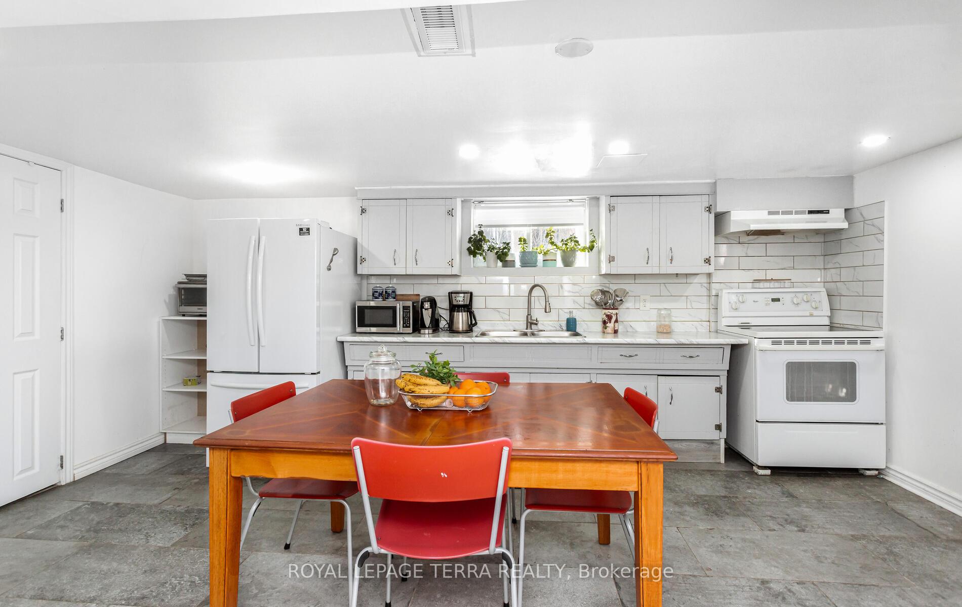 Photo 21 of 6267 Montrose Road, Niagara Falls, West Wood — HOMEH