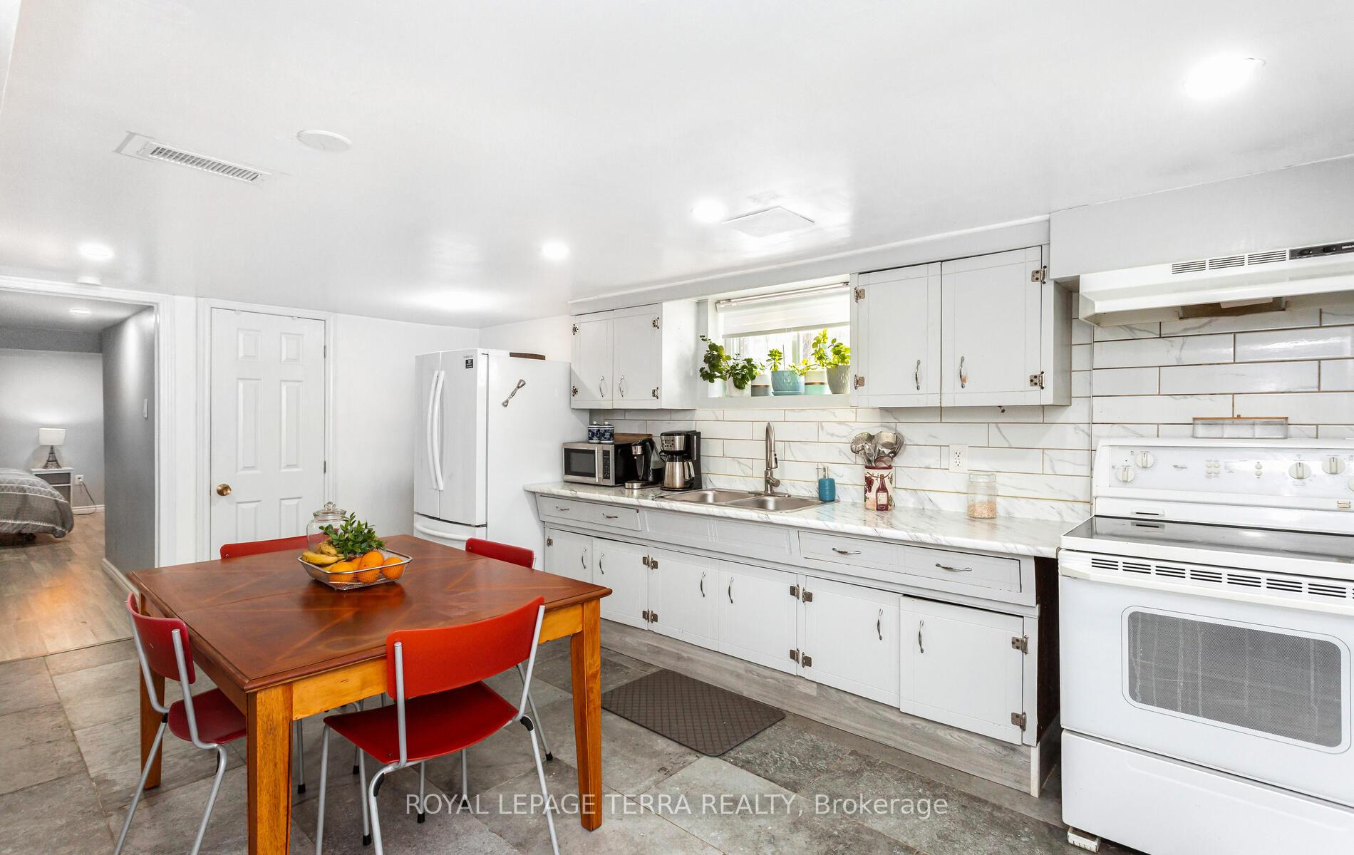 Photo 23 of 6267 Montrose Road, Niagara Falls, West Wood — HOMEH