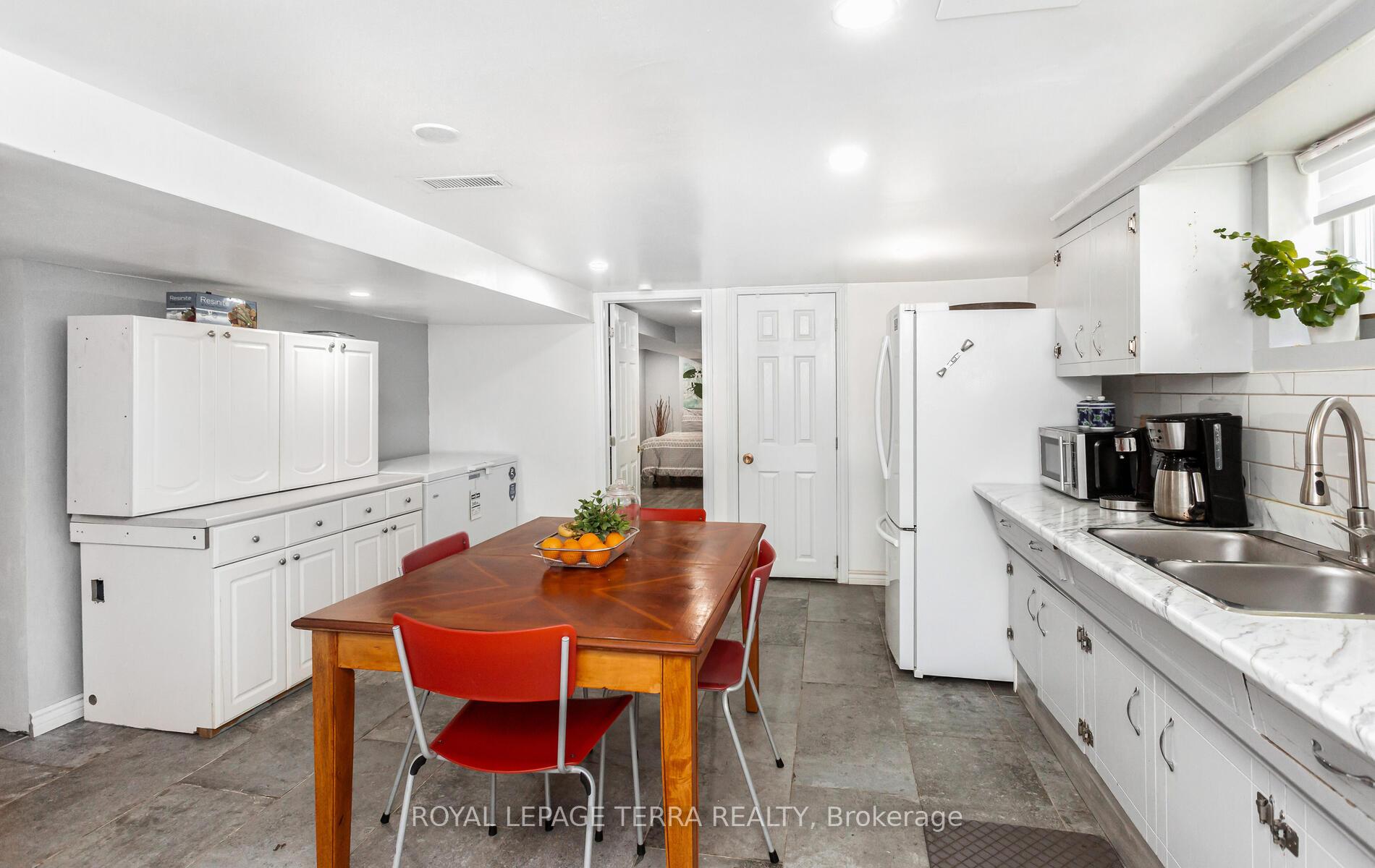 Photo 24 of 6267 Montrose Road, Niagara Falls, West Wood — HOMEH