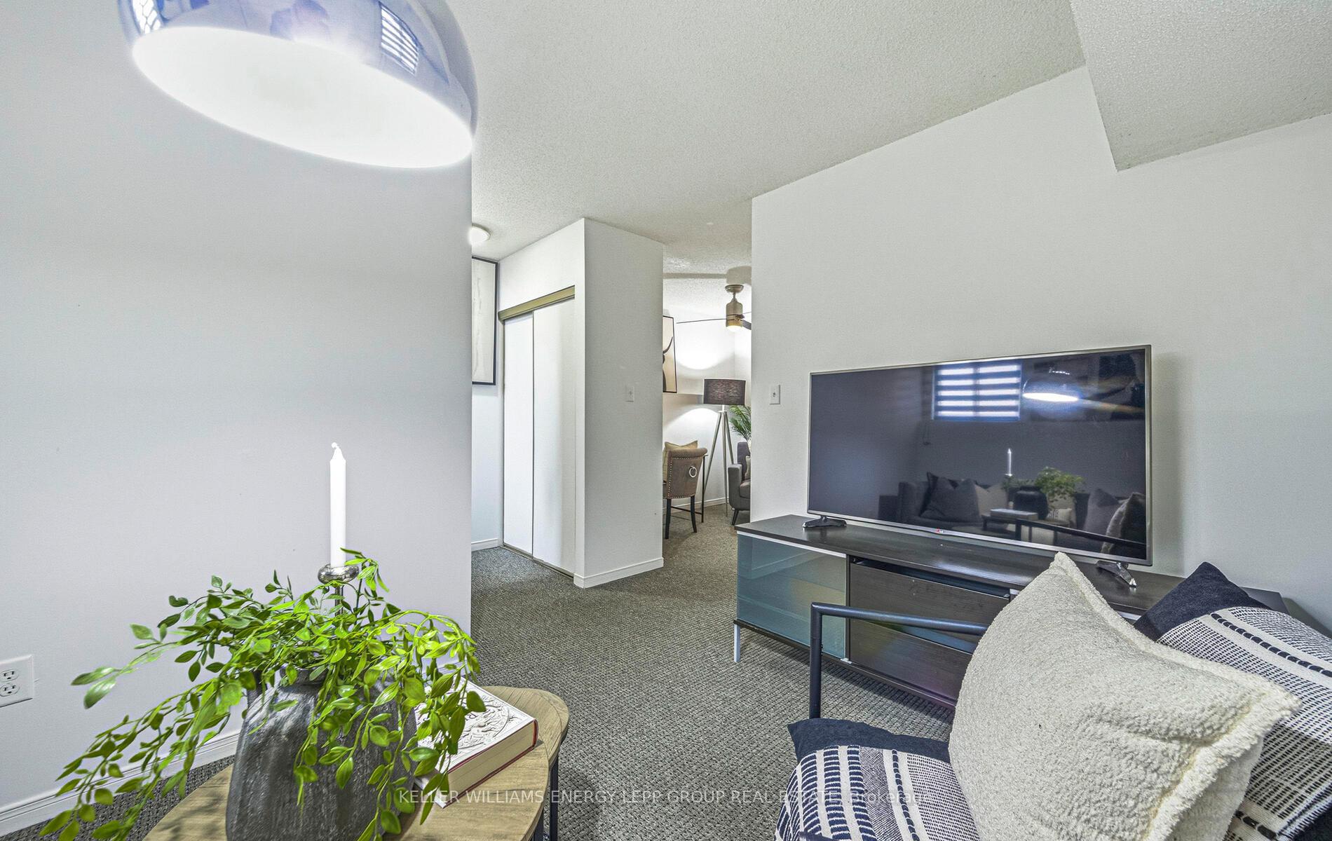 Photo 18 of 1407 Outlet Drive, Oshawa, Lakeview — HOMEH