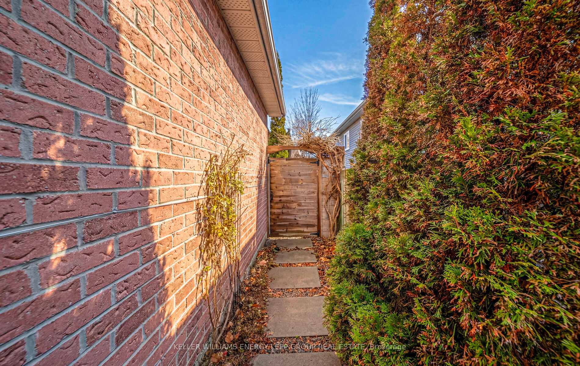 Photo 31 of 1407 Outlet Drive, Oshawa, Lakeview — HOMEH