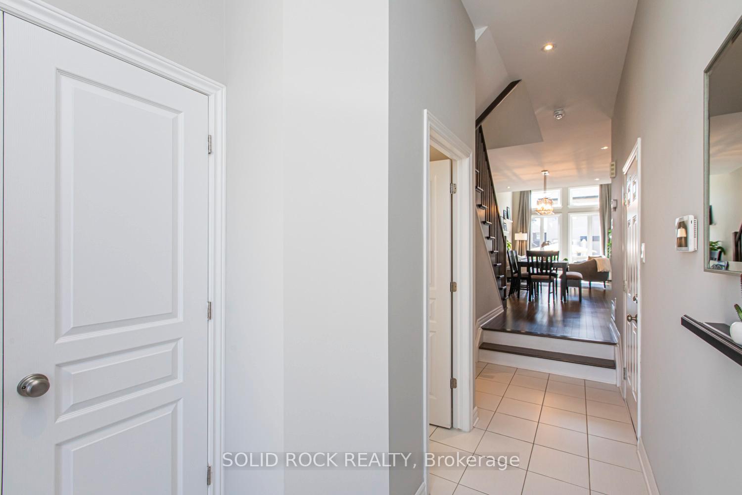 Photo 4 of 332 Rainrock Crescent, Ottawa, Mer Bleue/Bradley Estates/Anderson Park — HOMEH