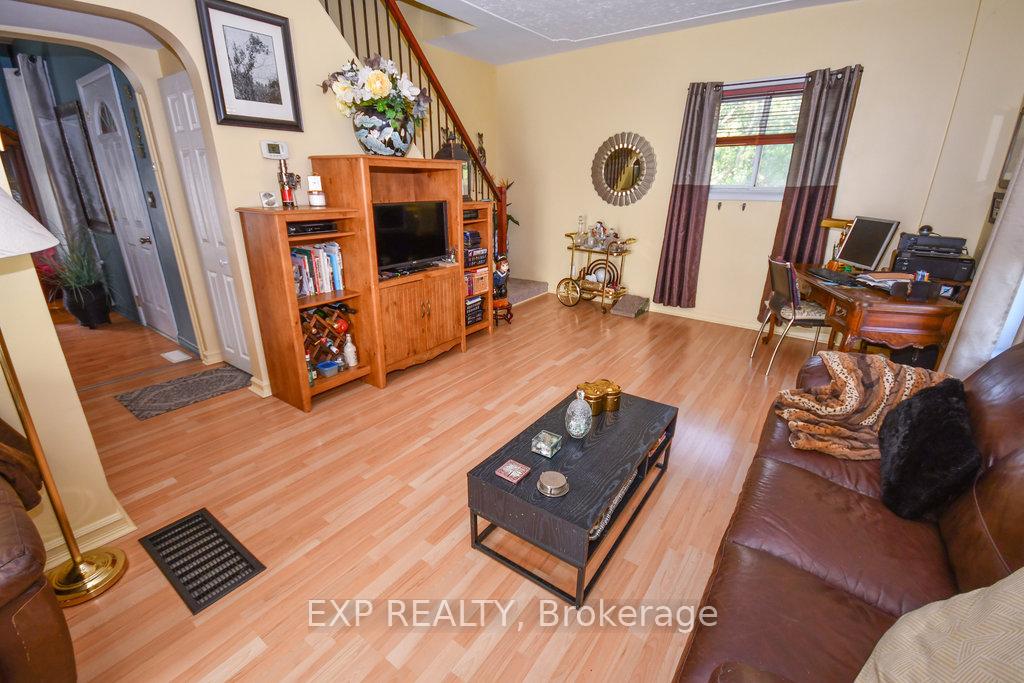 Photo 7 of 272 Station Street, North Middlesex, Parkhill — HOMEH