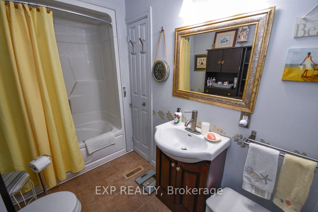 Photo 11 of 272 Station Street, North Middlesex, Parkhill — HOMEH