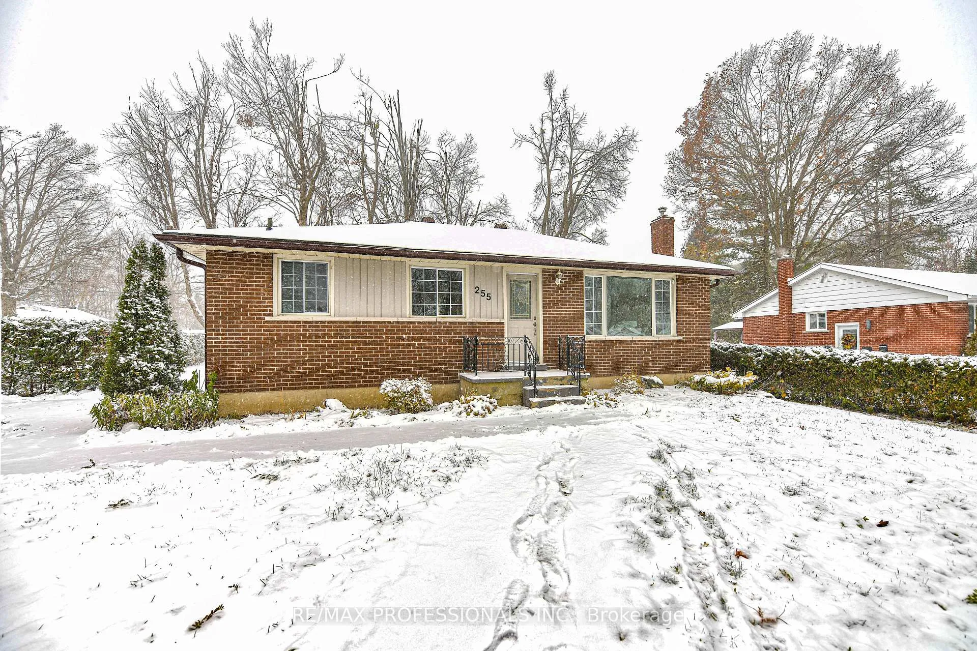 Photo 1 of 255 Lawrence Avenue, Orillia — HOMEH