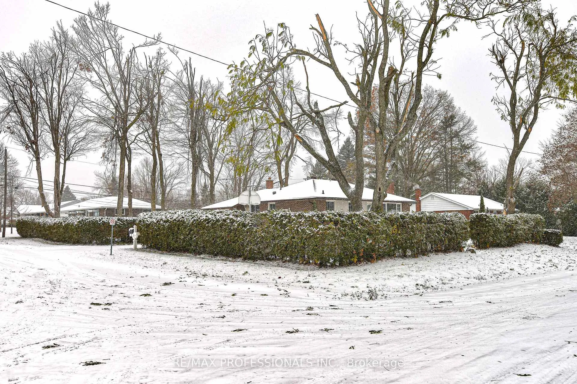 Photo 2 of 255 Lawrence Avenue, Orillia — HOMEH